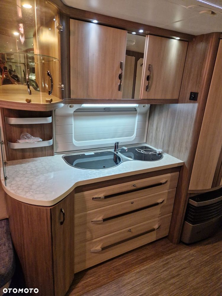 Hobby De Luxe  560 - 4