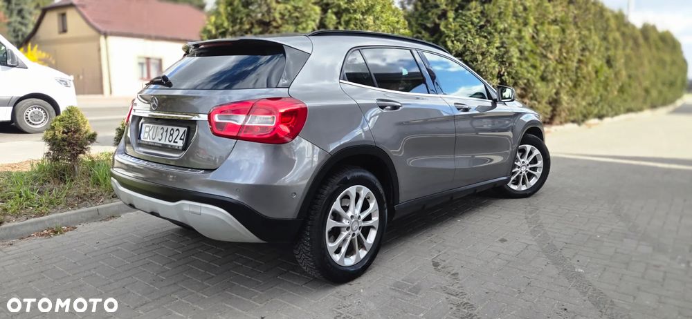 Mercedes-Benz GLA - 9