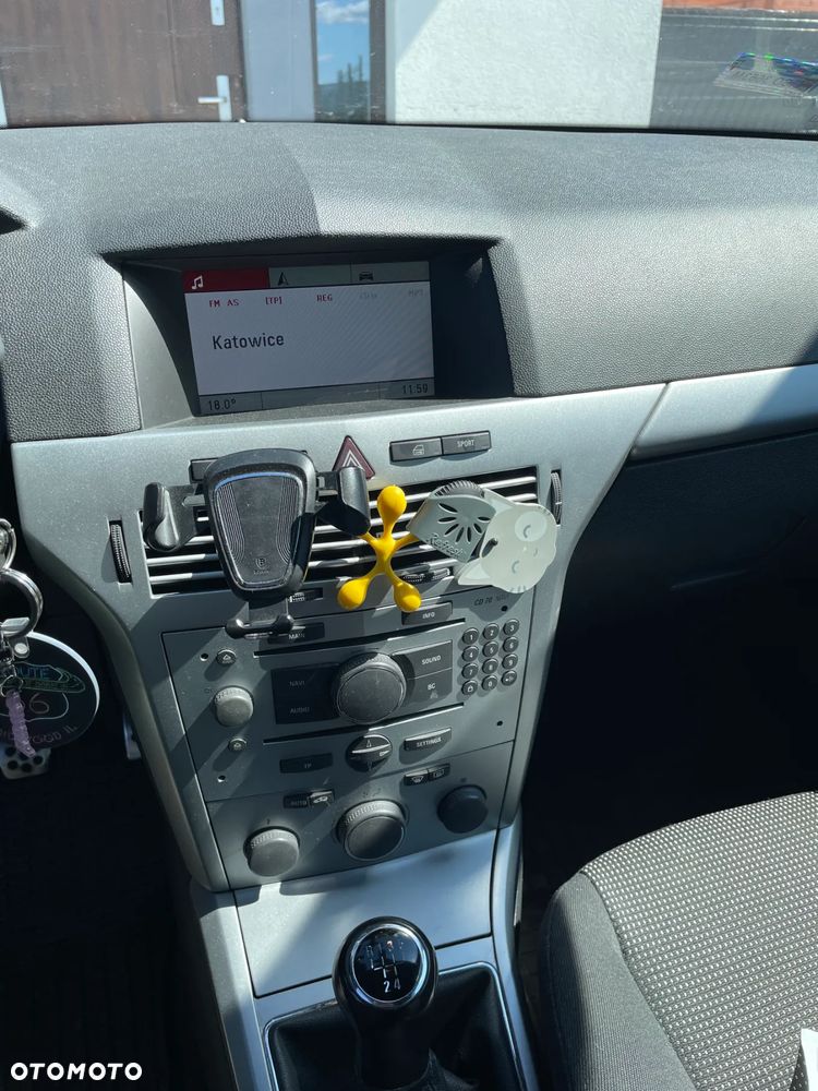 Opel Astra III GTC 1.8 Cosmo - 10