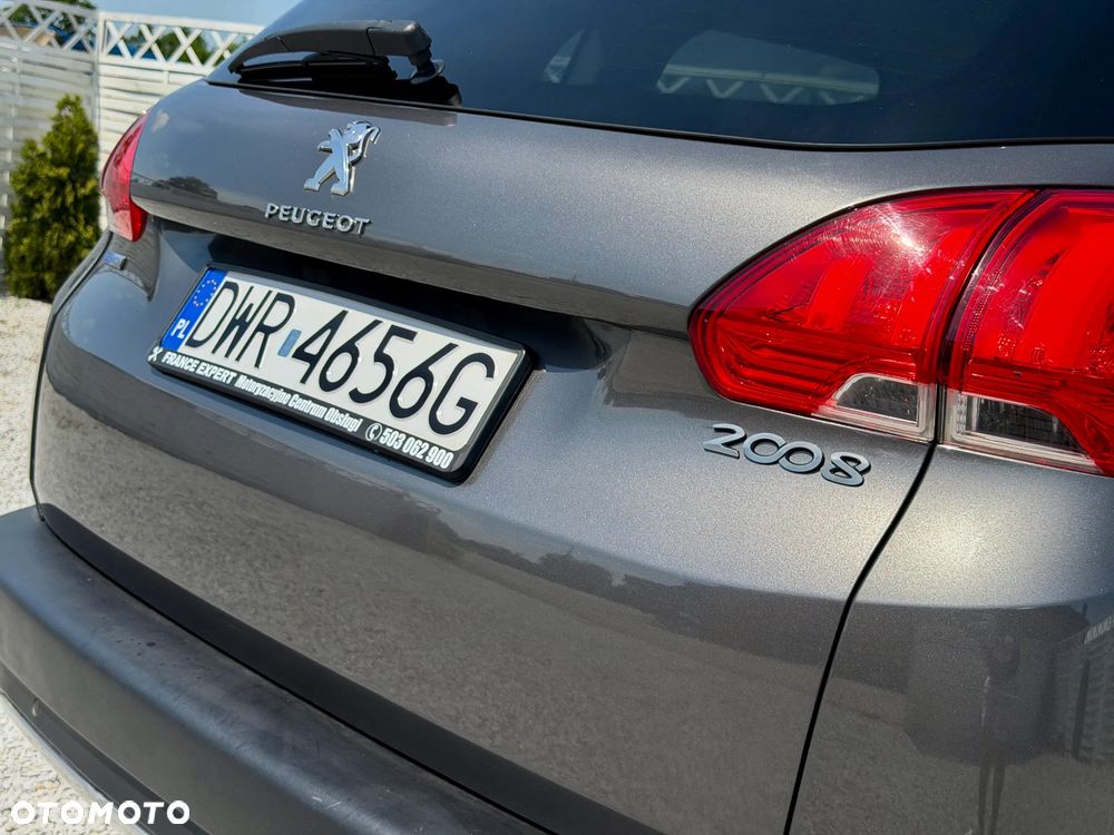 Peugeot 2008 1.2 Pure Tech Style S&S - 26