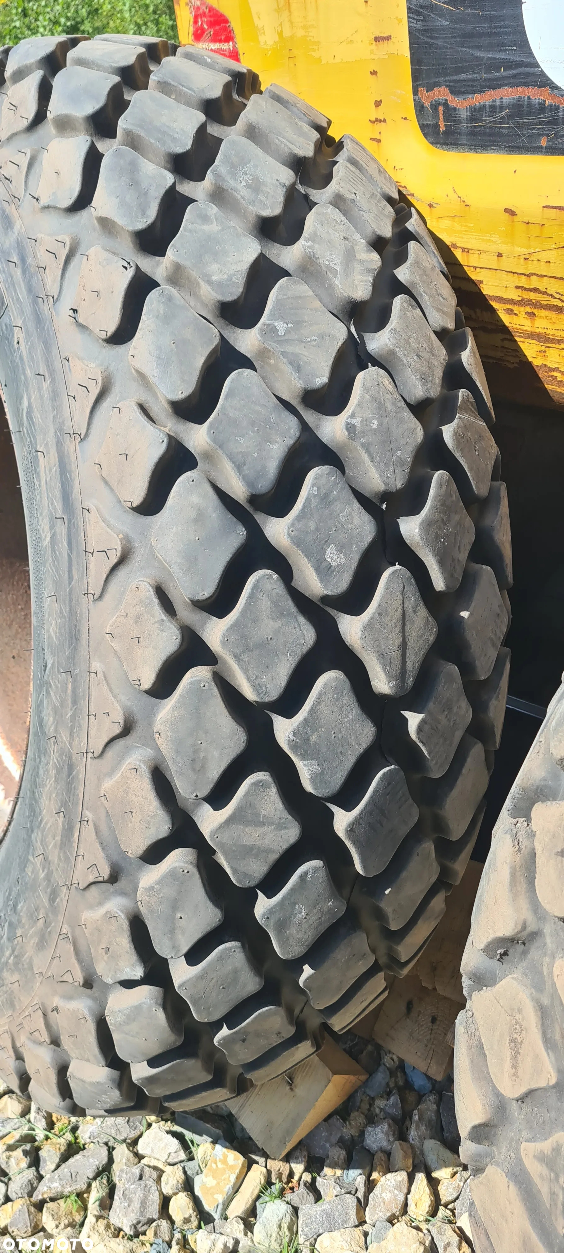 Opony z felgami/koła szosowe BKT 18.4 26R - 8