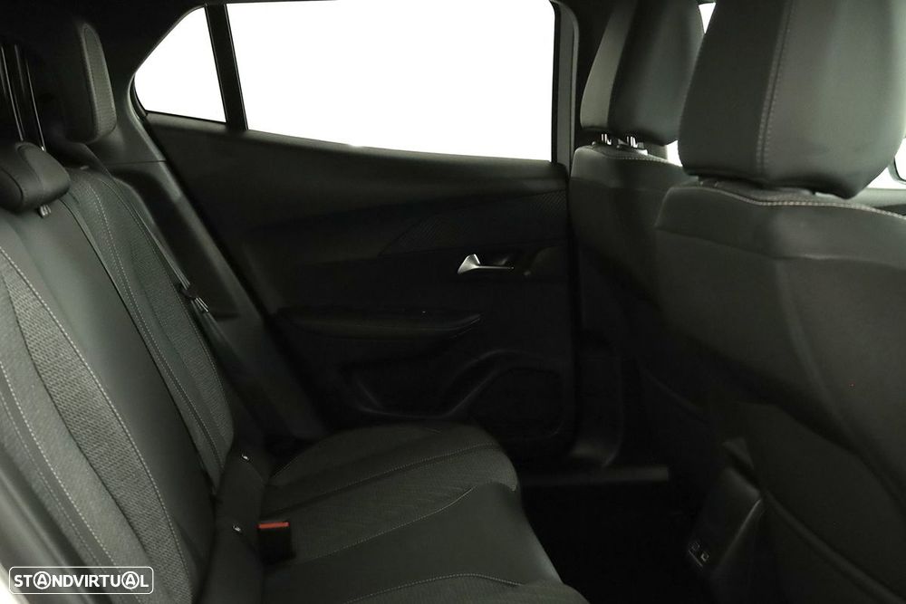 Peugeot 2008 1.2 PureTech Allure EAT8 - 22