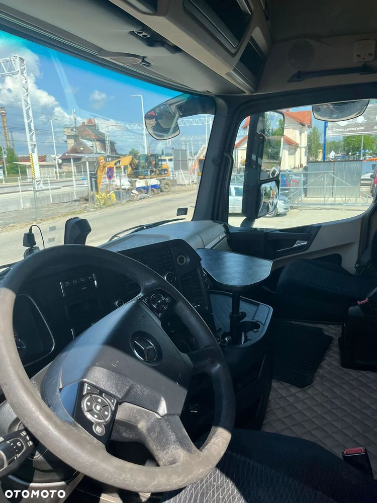 Mercedes-Benz ACTROS - 12