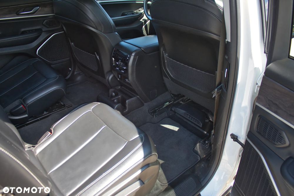 Jeep Grand Cherokee - 25