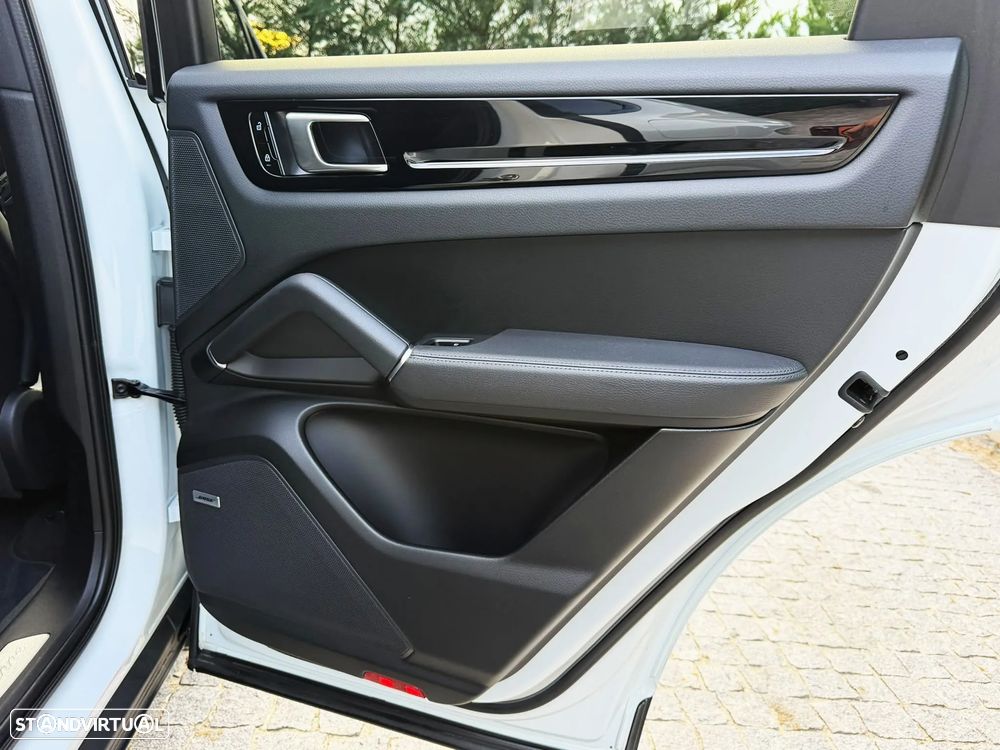 Porsche Cayenne E-Hybrid Tiptronic S Black Edition - 28