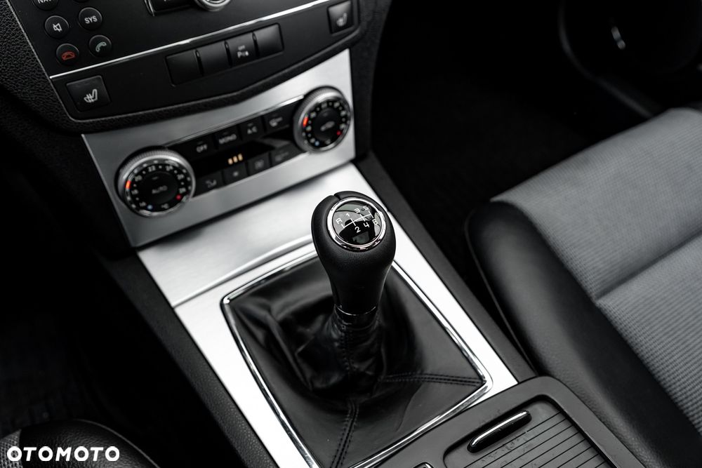 Mercedes-Benz Klasa C 220 CDI DPF Avantgarde - 34
