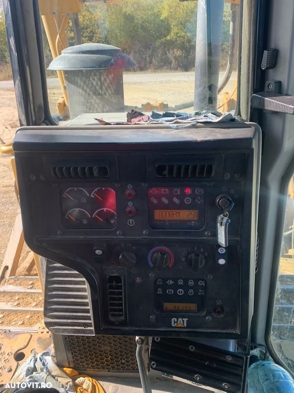 Caterpillar D6T - 6