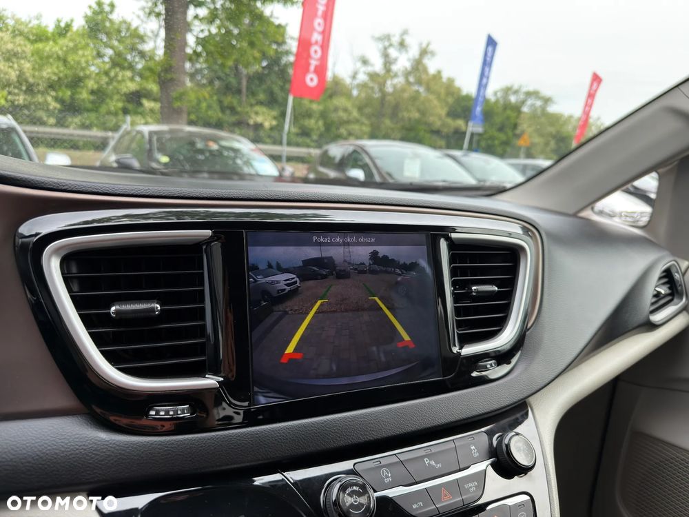 Chrysler Pacifica - 21