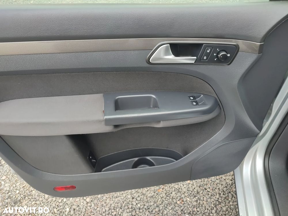 Volkswagen Touran - 9