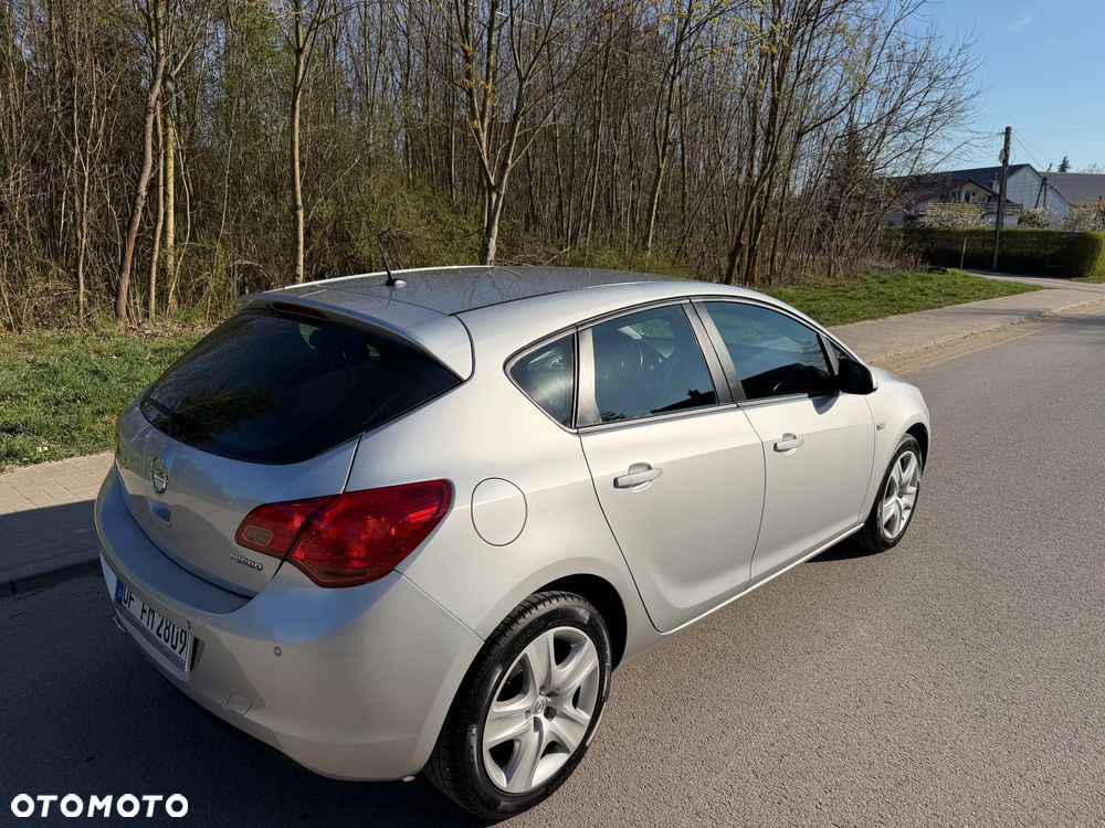 Opel Astra 1.4 Turbo - 11