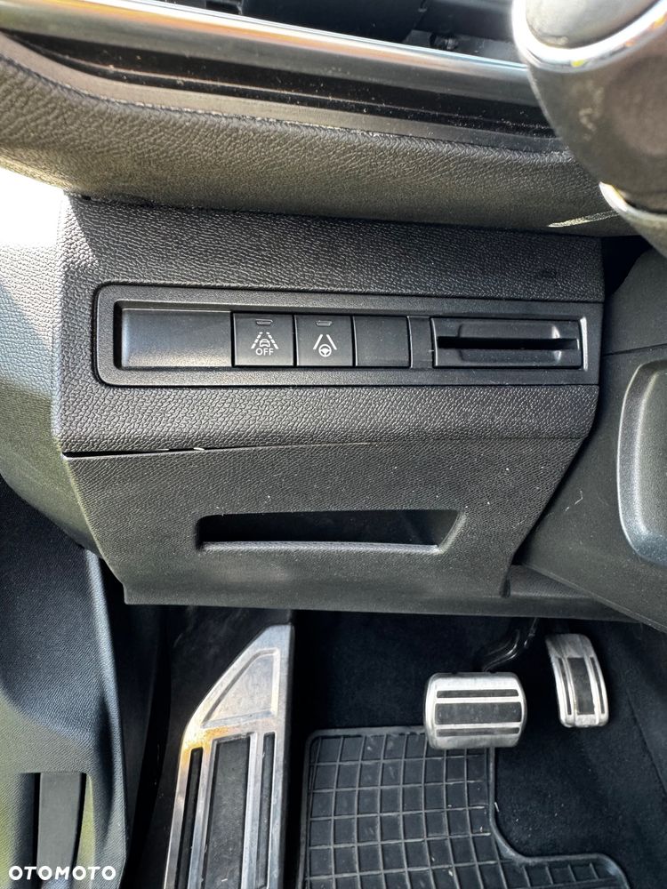Peugeot 5008 PureTech 130 EAT8 Stop & Start GT - 21
