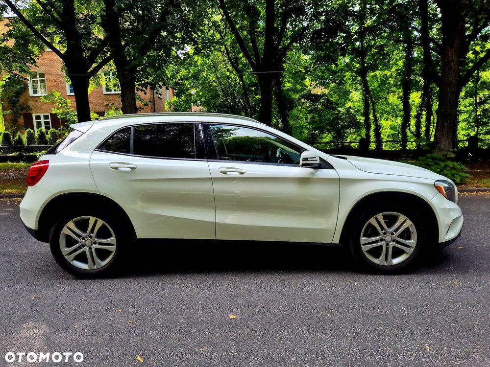 Mercedes-Benz GLA 250 4Matic 7G-DCT - 9