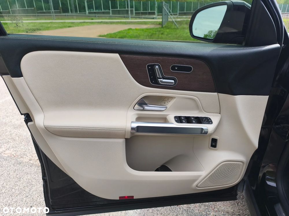 Mercedes-Benz GLB - 17