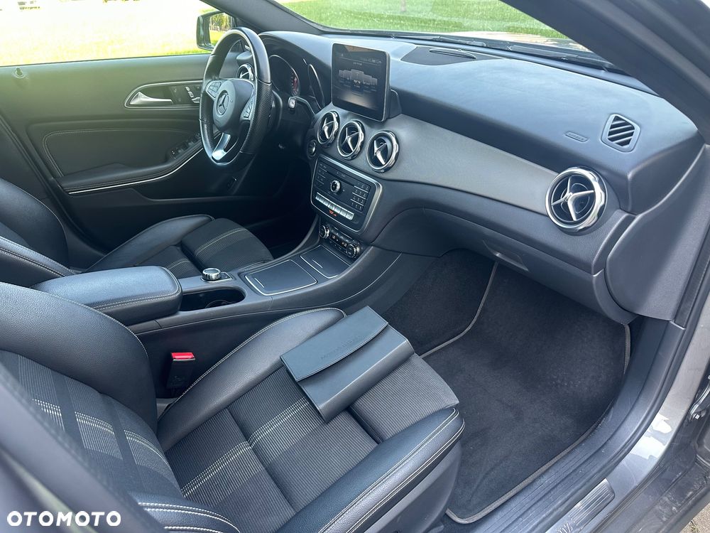 Mercedes-Benz GLA 200 7G-DCT Style - 10