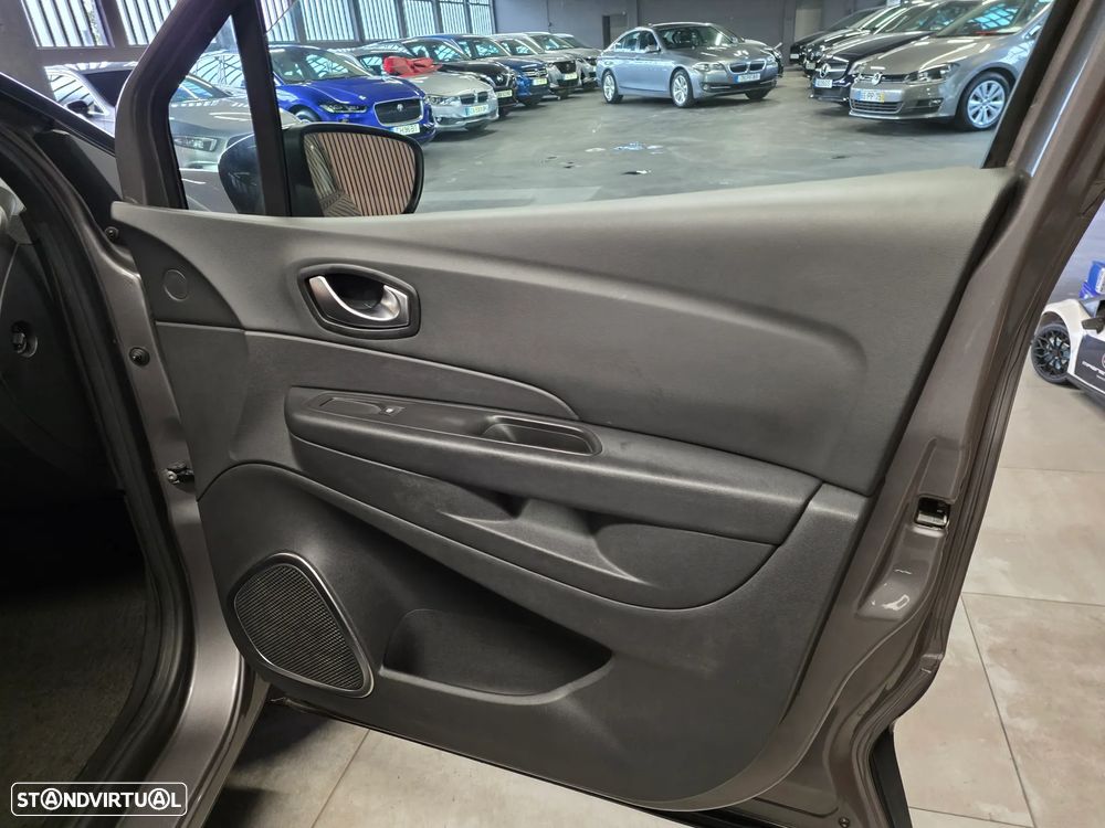Renault Captur 1.5 dCi Exclusive - 18