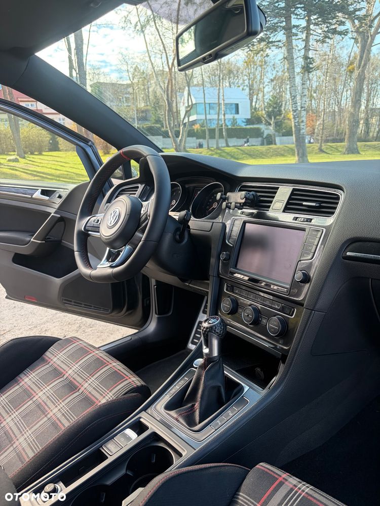 Volkswagen Golf - 21