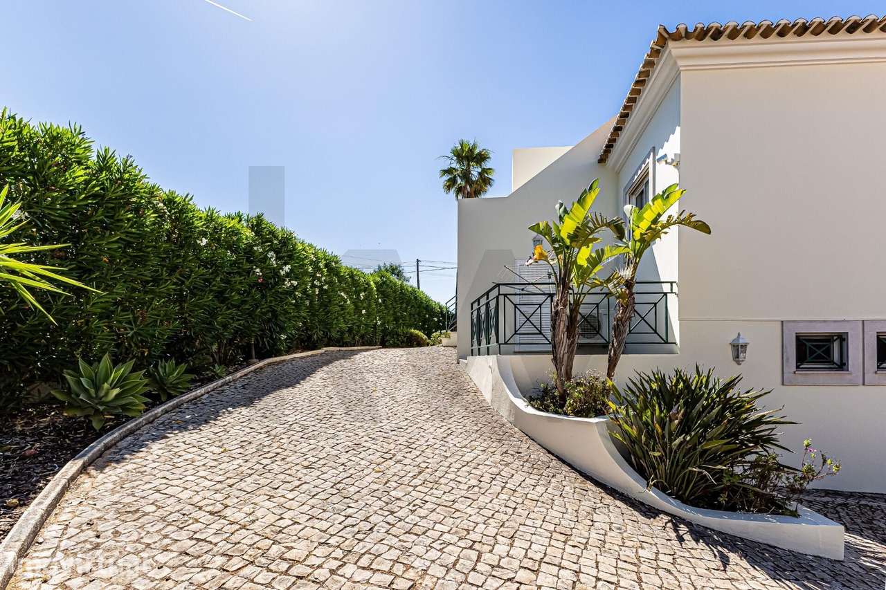 Moradia T5 isolada com Piscina, Garagem e Amplos Salões no Algarve - Grande imagem: 5/54