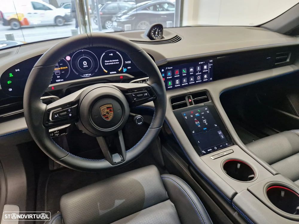 Porsche Taycan Cross Turismo 4S - 24