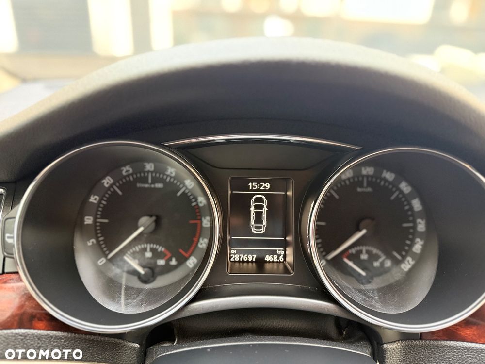 Skoda Superb 2009 photo 5