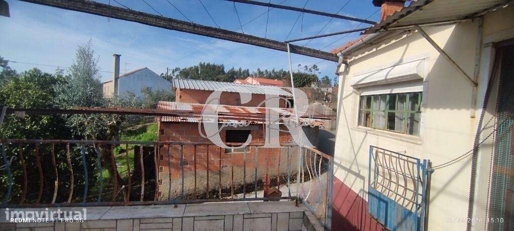Moradia T3 com vários anexos, terreno e poço - Grande imagem: 2/58