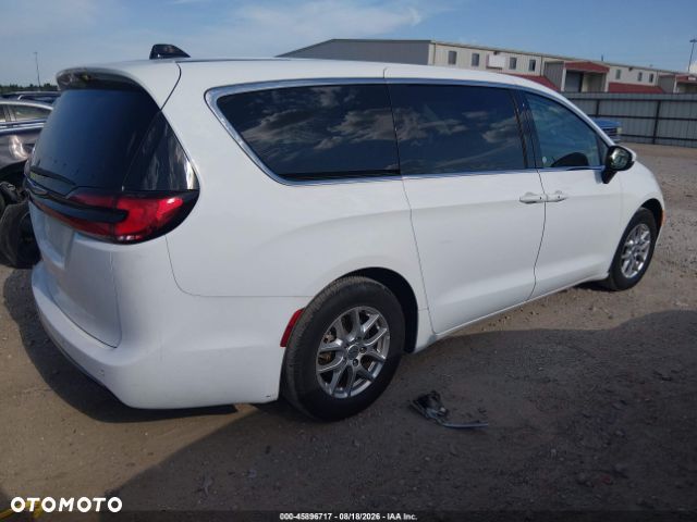 Chrysler Pacifica - 4