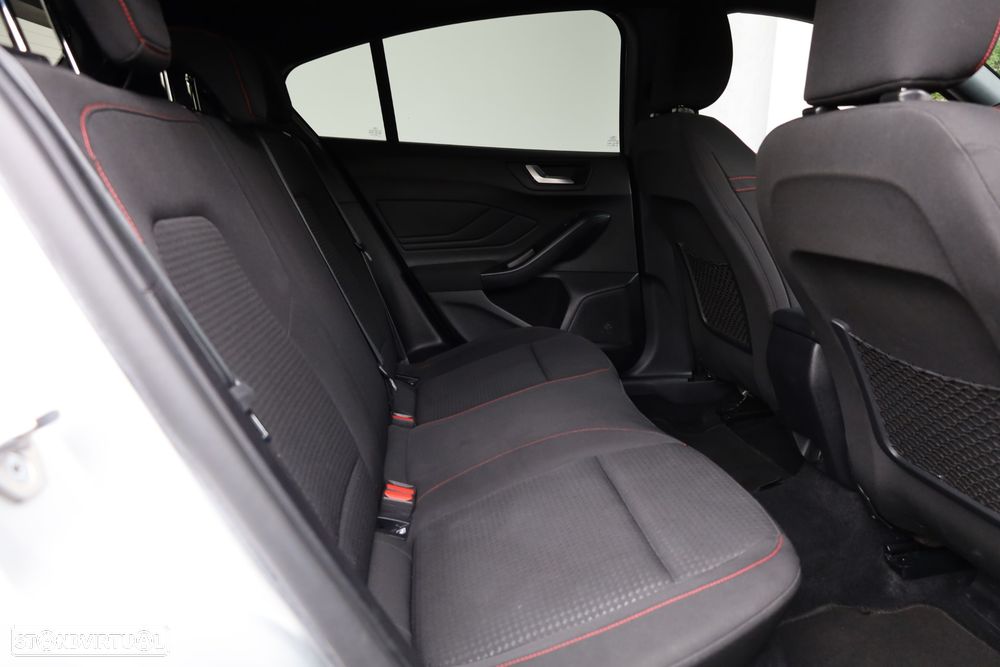 Ford Focus 1.0 EcoBoost MHEV ST-Line Aut. - 48