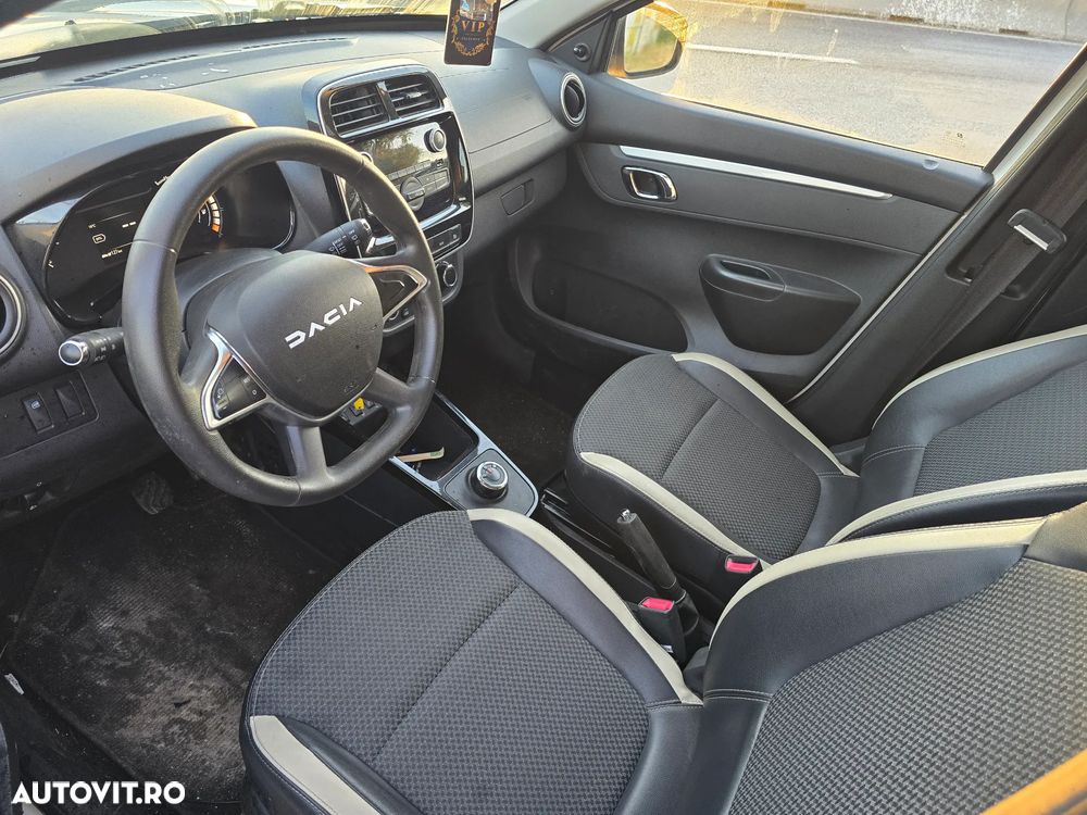 Dacia Spring Essential - 2