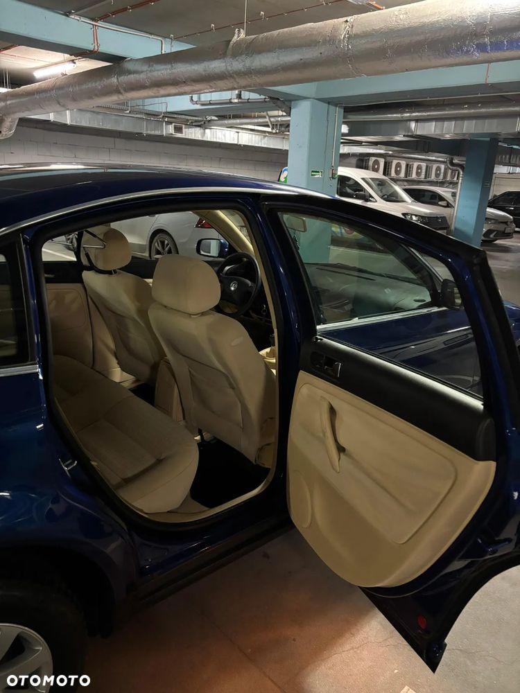 Volkswagen Passat 2.0 Basis - 10