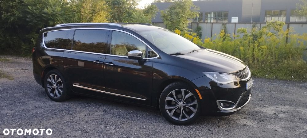 Chrysler Pacifica - 4