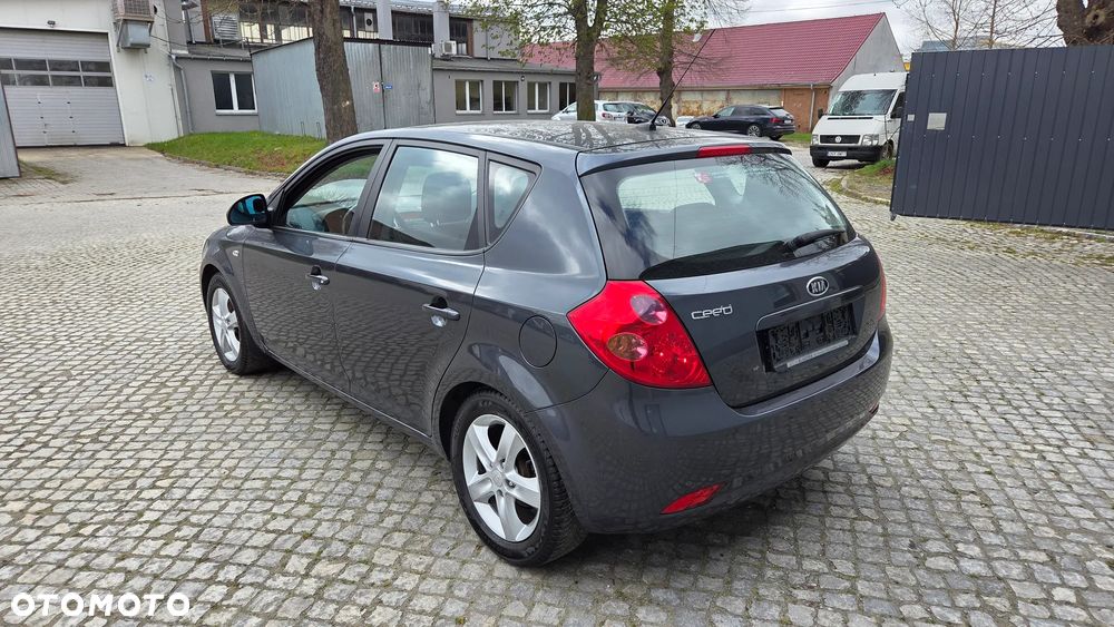 Kia Ceed - 7