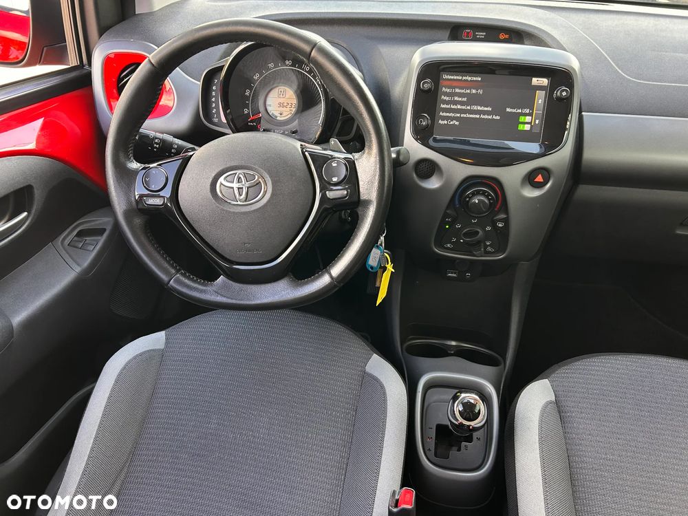 Toyota Aygo x.shift x-play connect - 17