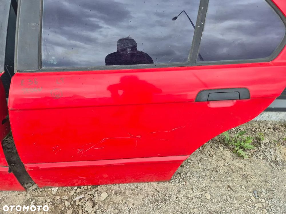 DRZWI PRZEDNIE TYLNE PRAWE CZERWONE BMW E36 - 6