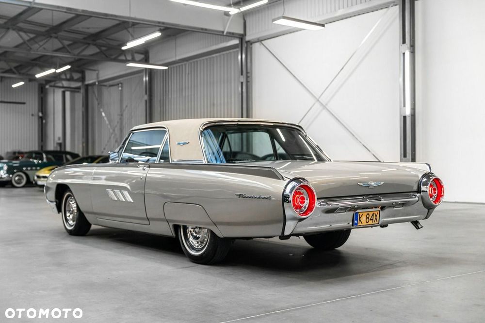 Ford Thunderbird - 10