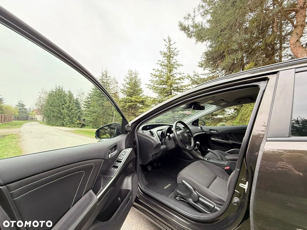 Honda Civic 1.6 i-DTEC Executive Black Edition - 12