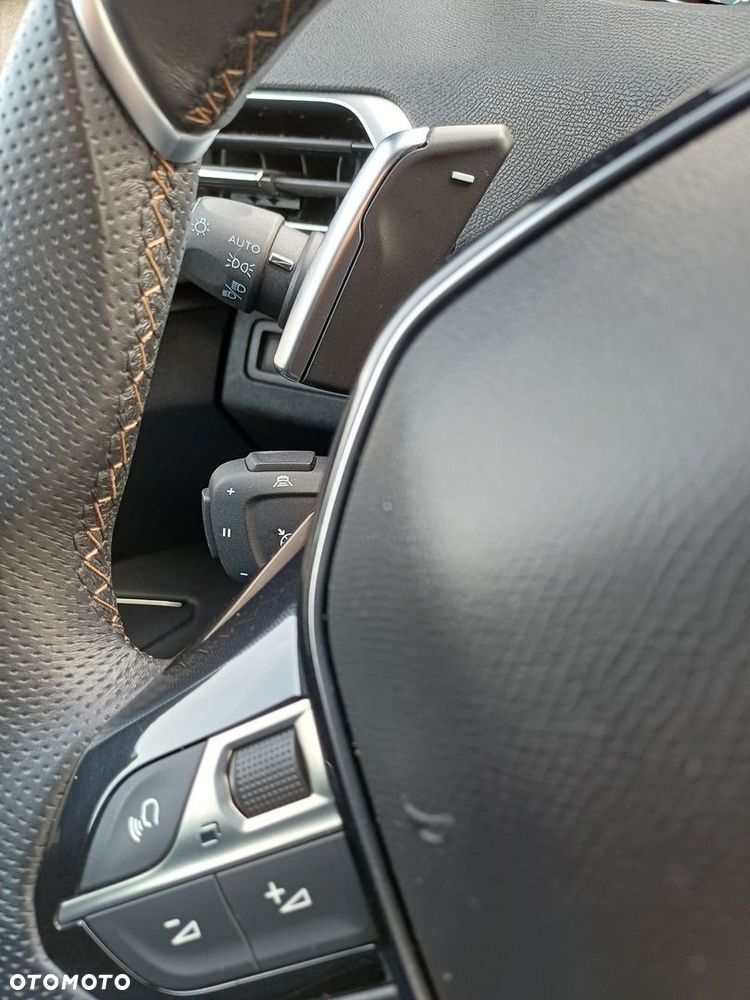Peugeot 3008 1.6 PureTech HYbrid GT Line S&S EAT8 - 29
