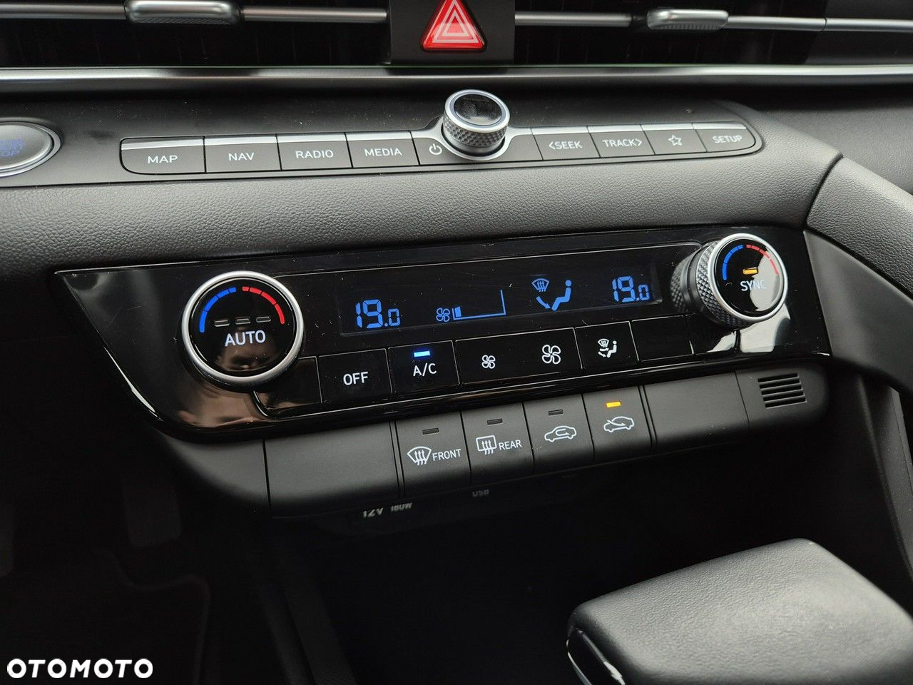Hyundai Elantra - 27