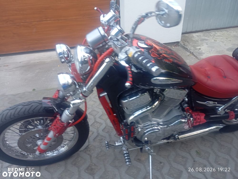 Suzuki Intruder - 16