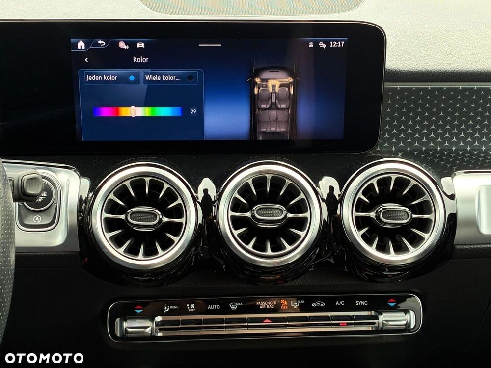 Mercedes-Benz GLB - 14