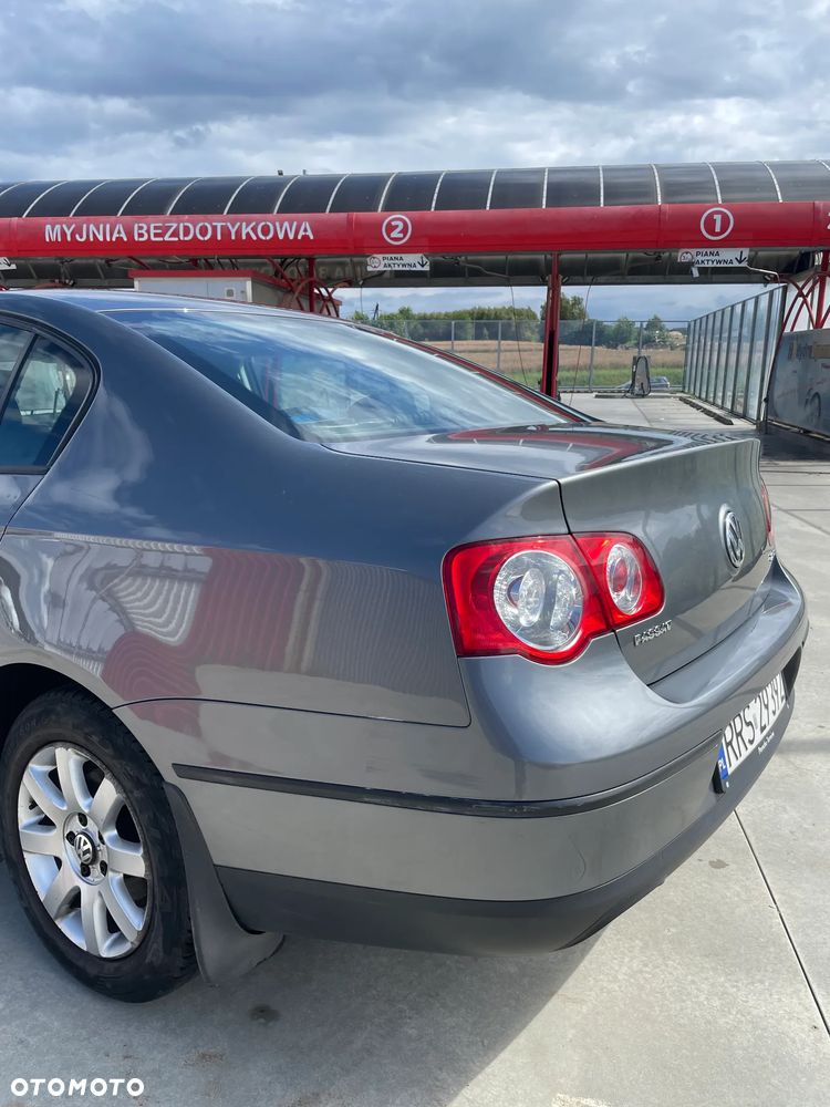Volkswagen Passat - 13
