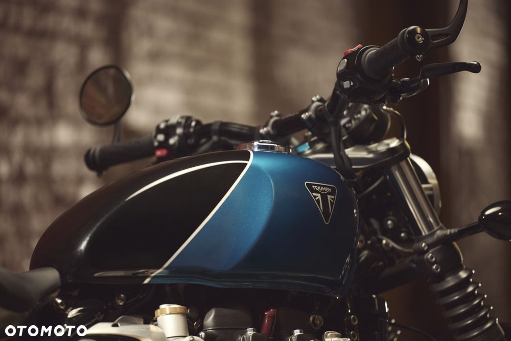 Triumph Bonneville Bobber - 5