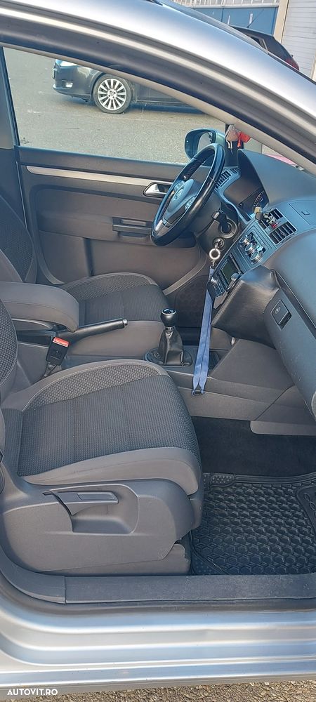 Volkswagen Touran - 8
