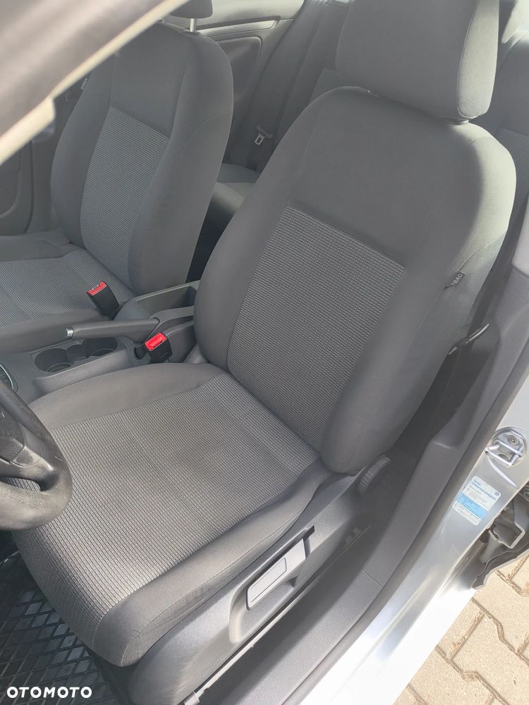 Volkswagen Jetta - 10