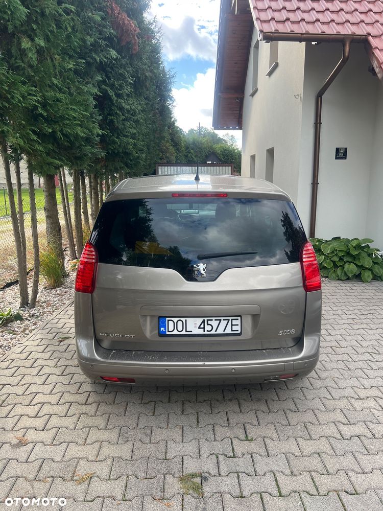 Peugeot 5008 - 8