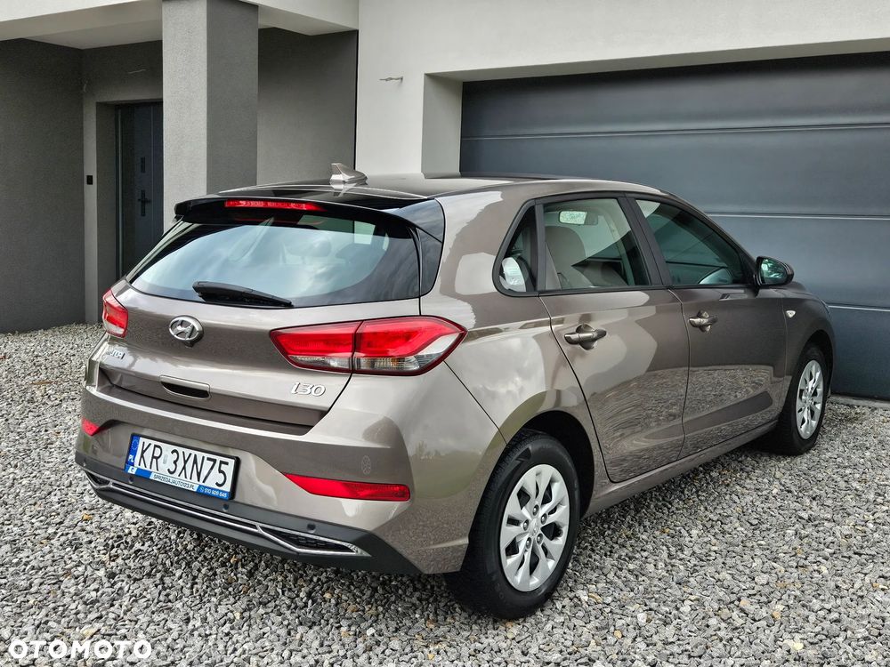 Hyundai i30 1.5 DPI Classic + - 6