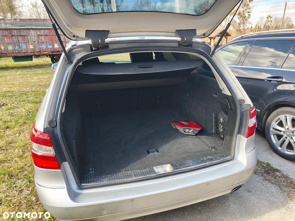 Mercedes-Benz Klasa E 300 CDI DPF BlueEFFICIENCY 7G-TRONIC Elegance - 9