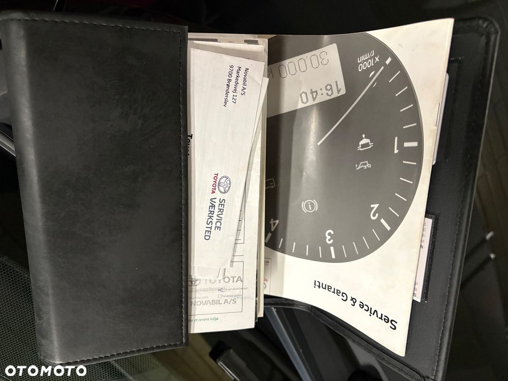 Toyota Avensis 1.8 Sol NAVI - 25