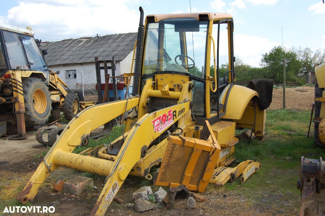Dezmembrez KOMATSU WB 93 R2 - 1