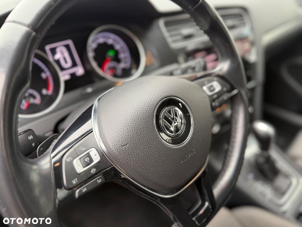 Volkswagen Golf - 10