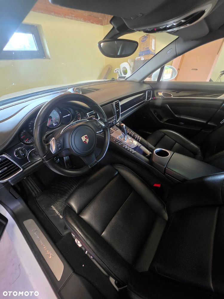 Porsche Panamera 4S - 20