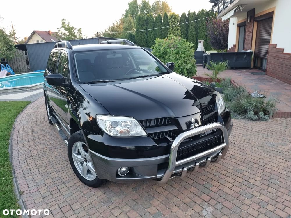 Mitsubishi Outlander 2.0 Intense DAKAR - 23